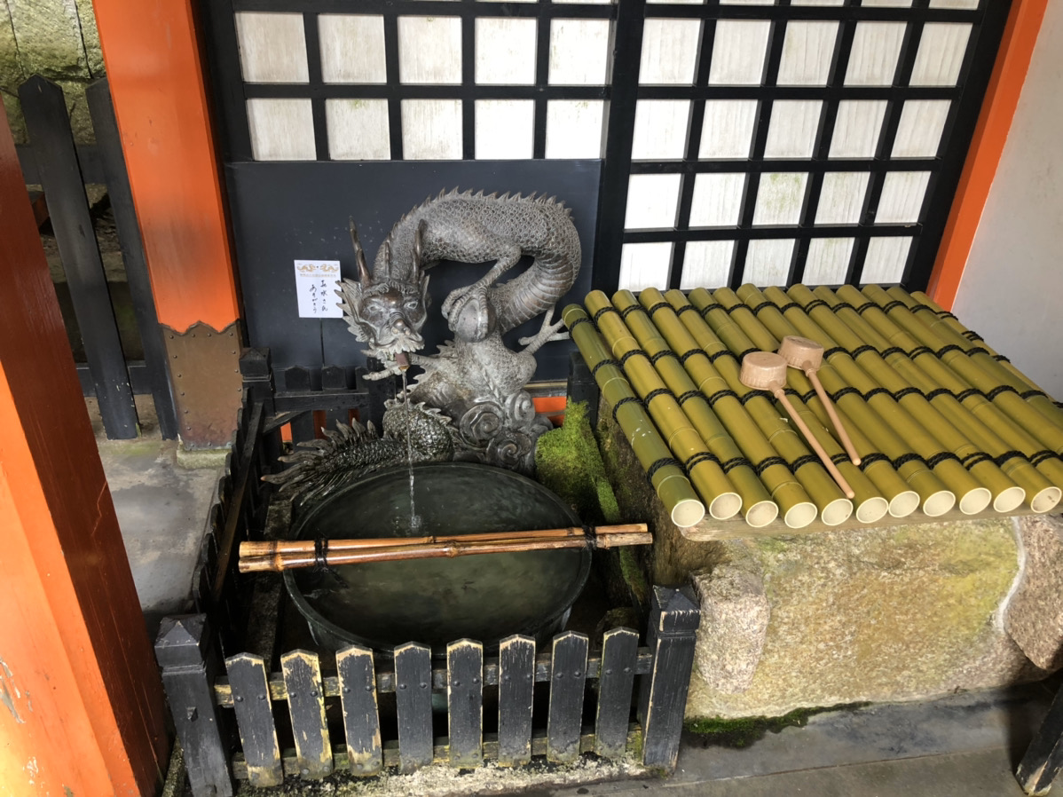 閼伽井護法善神社のお水