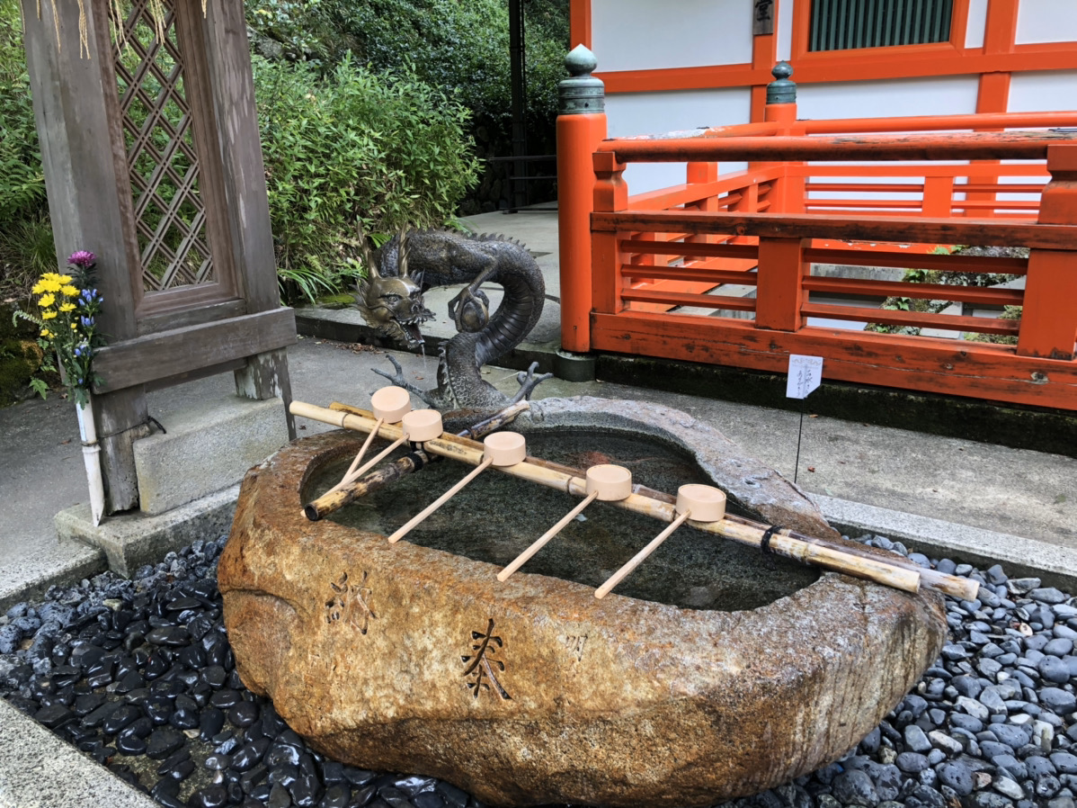 転法輪堂の前にある手水舎