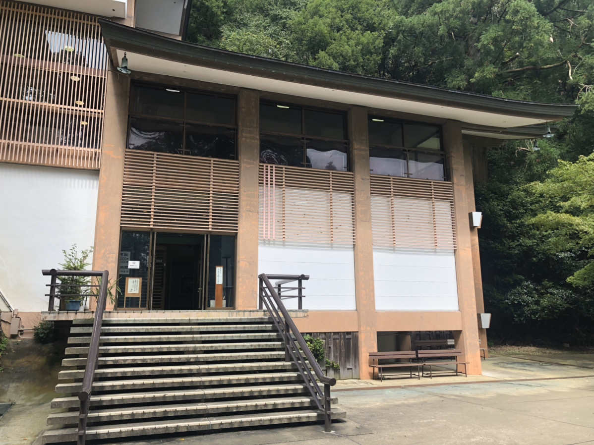 霊宝殿