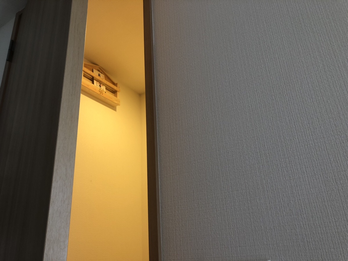 つけっぱなしのトイレの照明