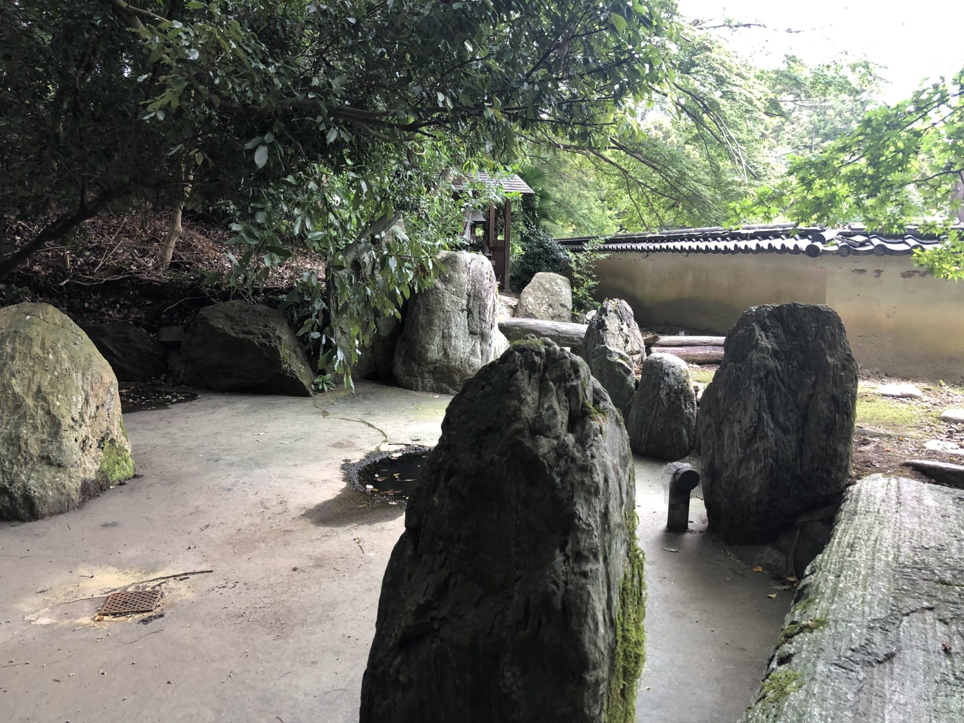 弁天社への道