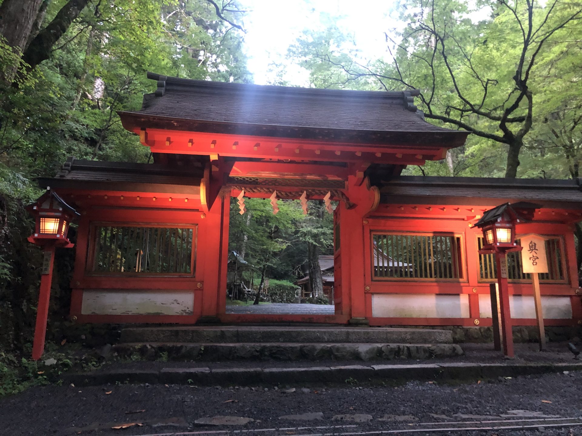 貴船神社は縁結びの聖地！日本３大龍穴の奇跡の水で運気隆昌 - 金運大全®