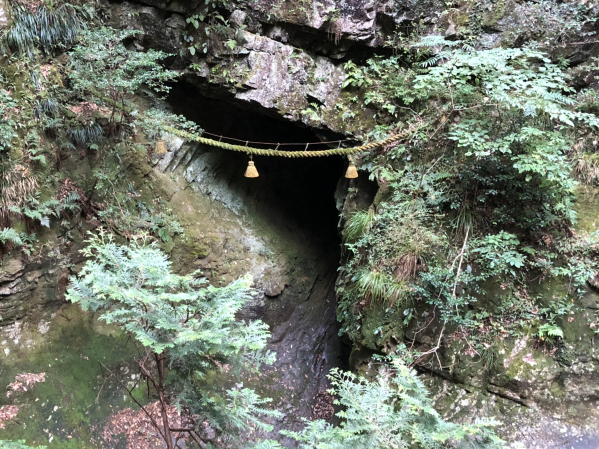 室生龍穴神社の吉祥龍穴