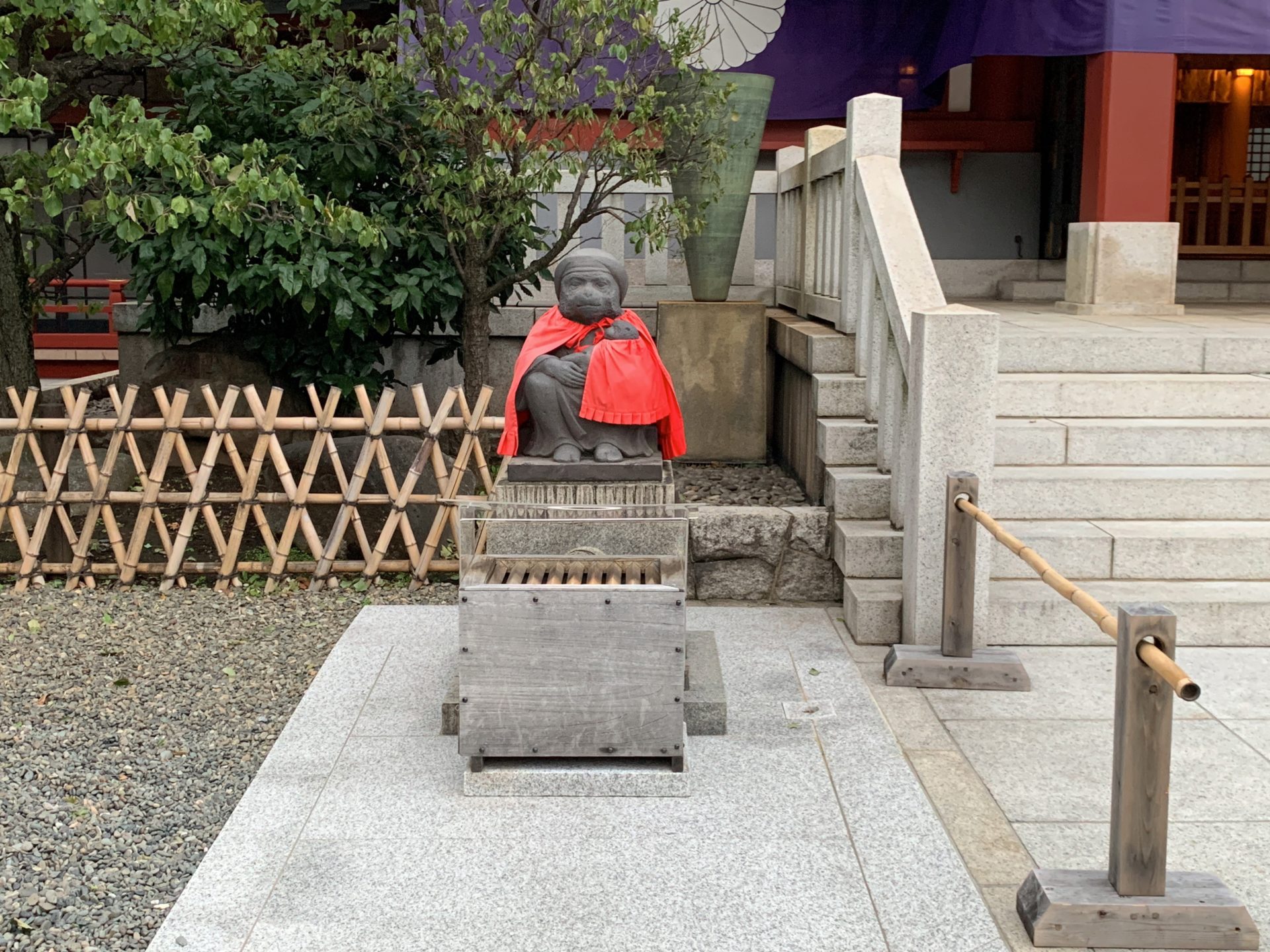 日枝神社の雌猿像