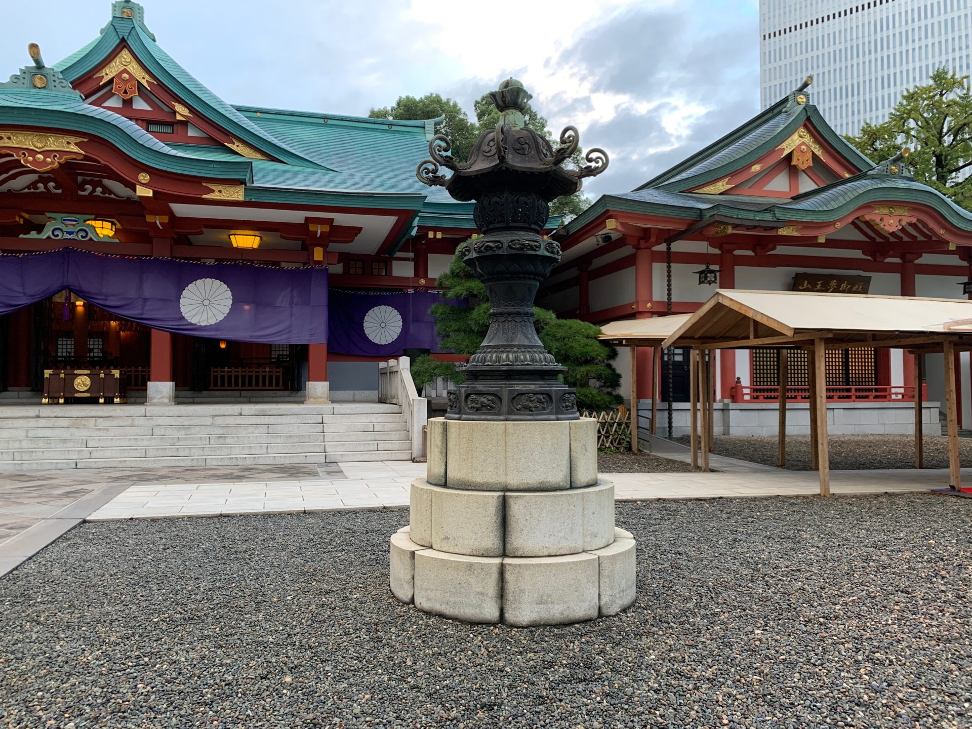 日枝神社の銅製燈籠
