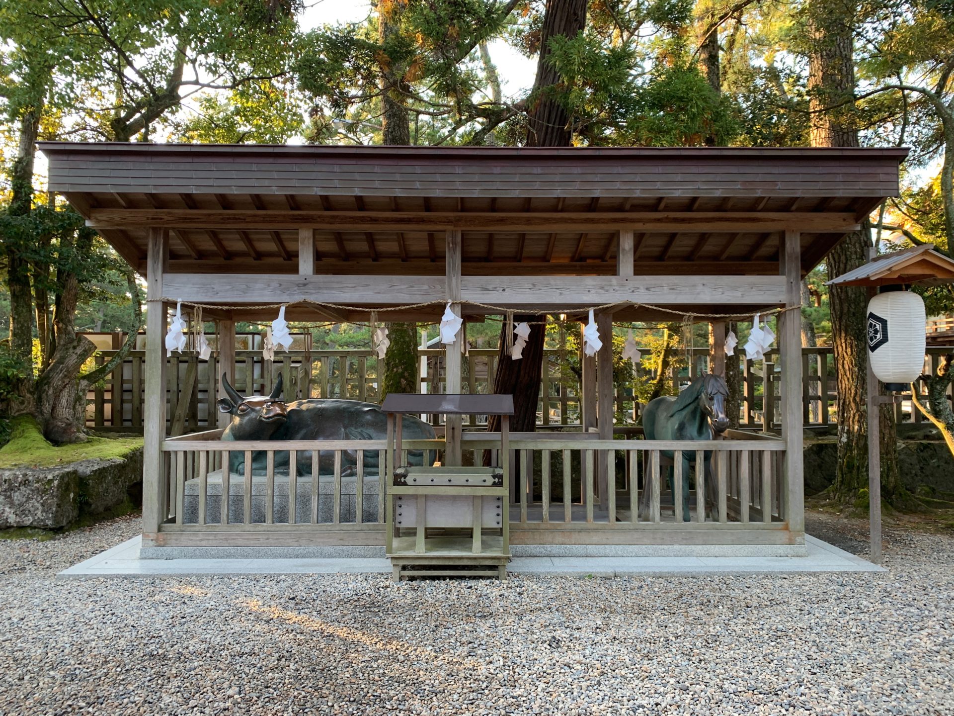 出雲大社の神牛と神馬の像
