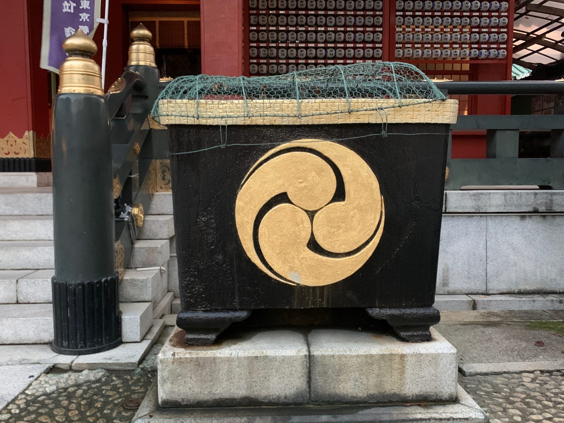 神田明神の鉄製天水桶