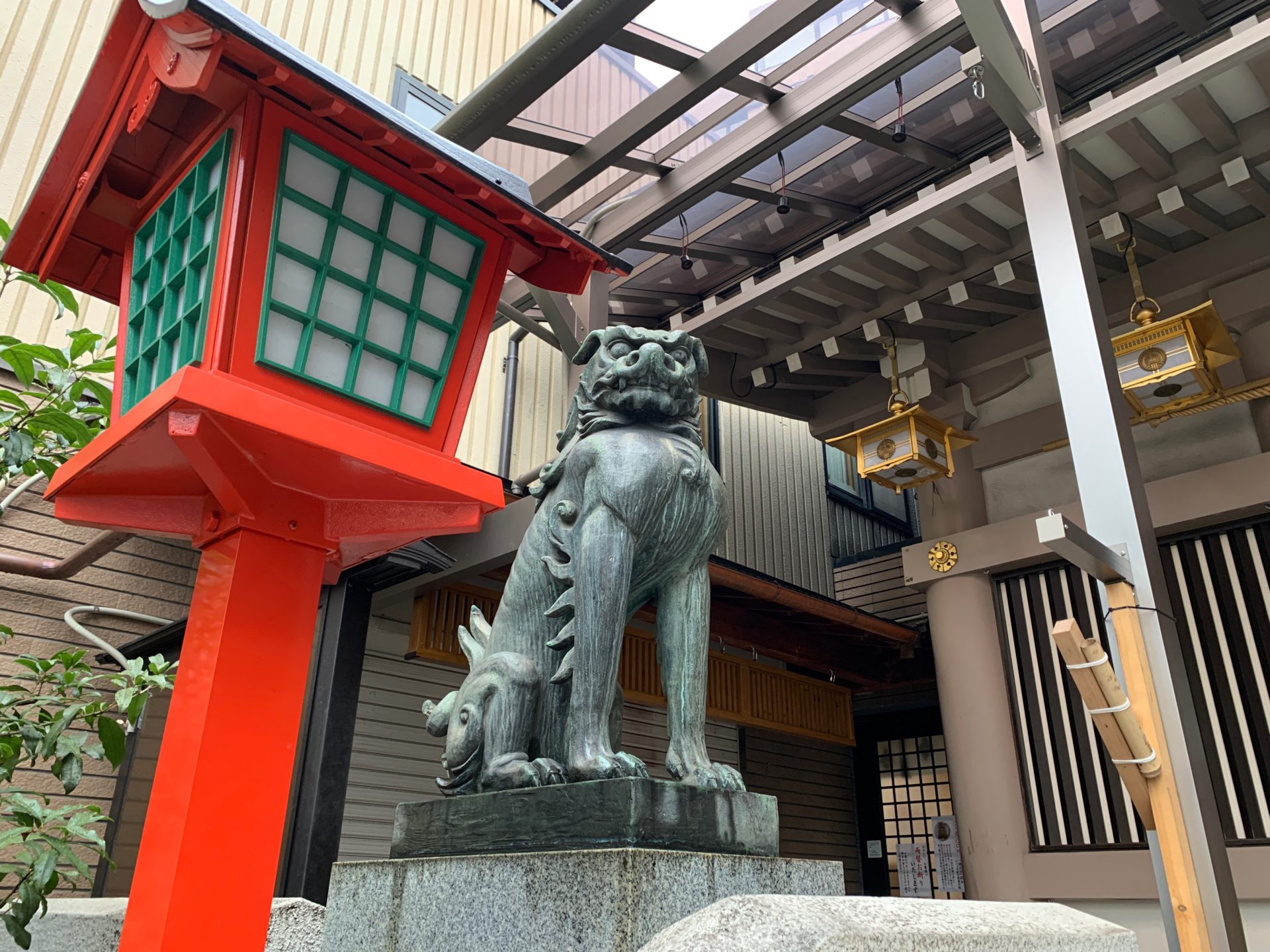 十番稲荷神社の狛犬(吽形)