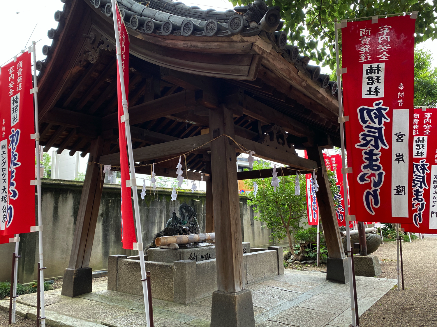 楠珺社左手前の手水舎