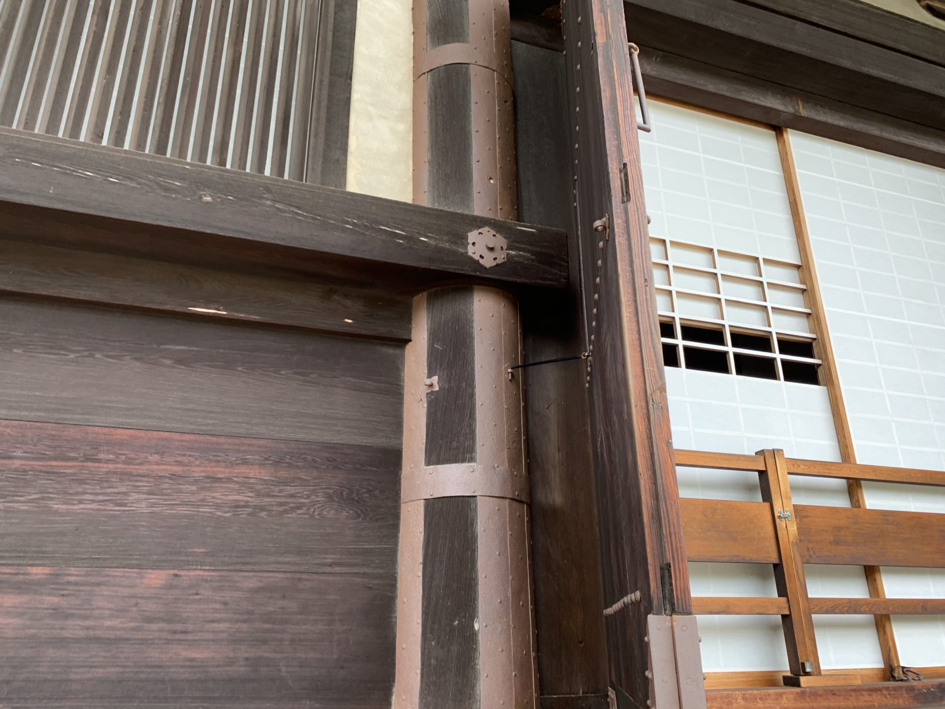 損傷を防ぐための鉄板