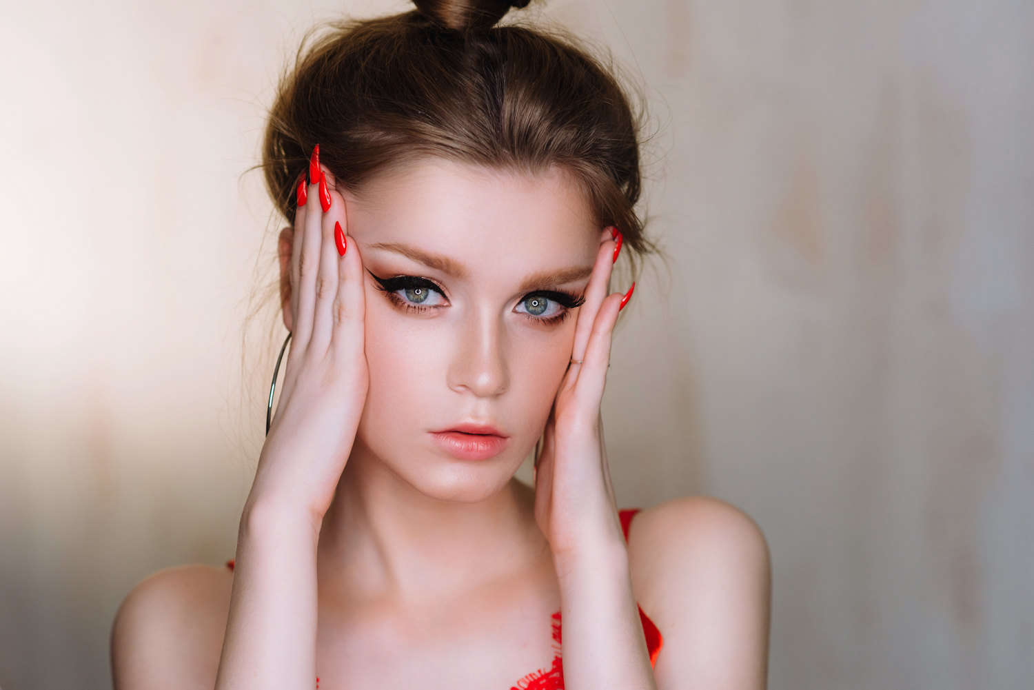 正面を向いた女性