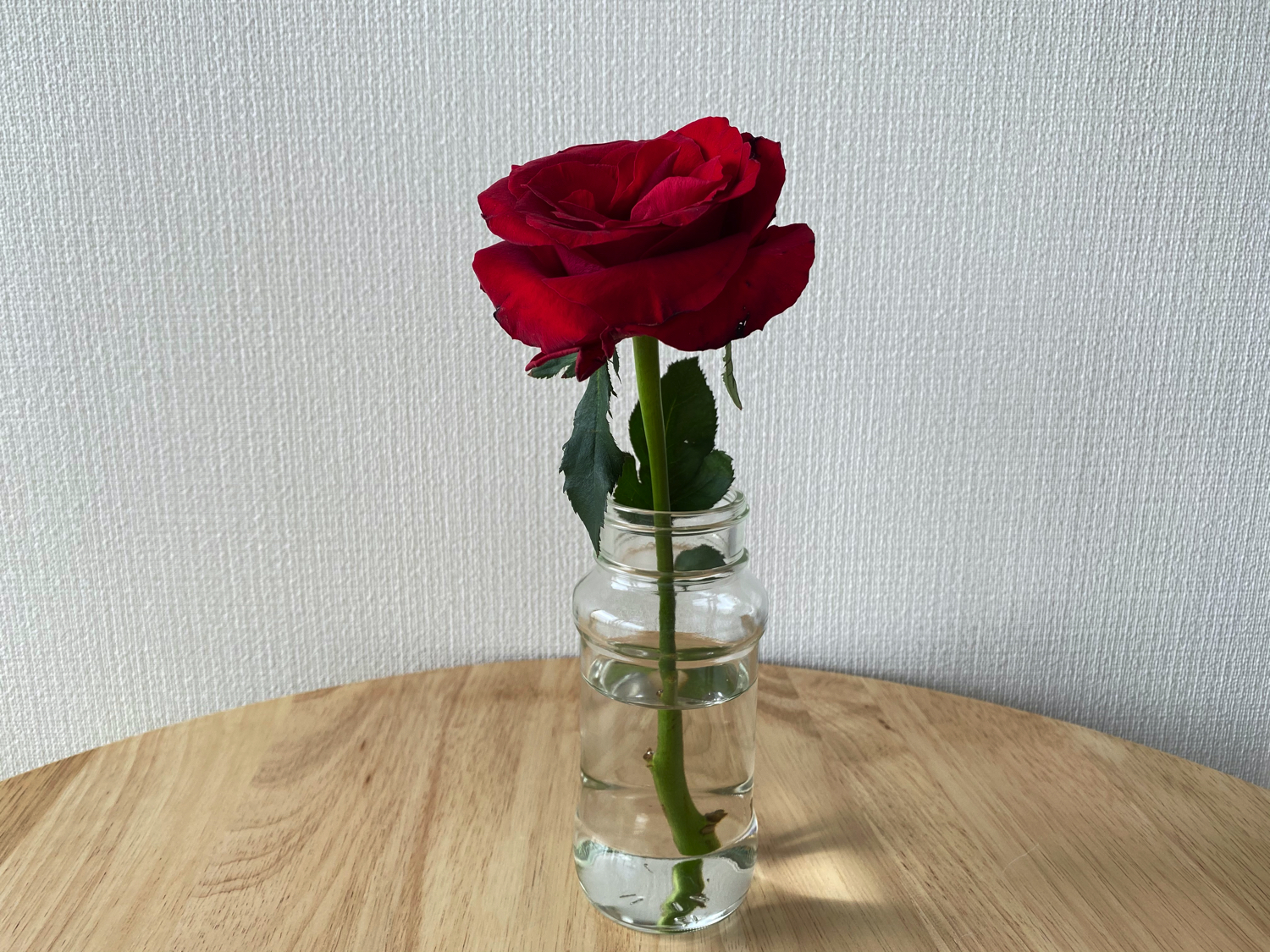 バラの一輪挿し